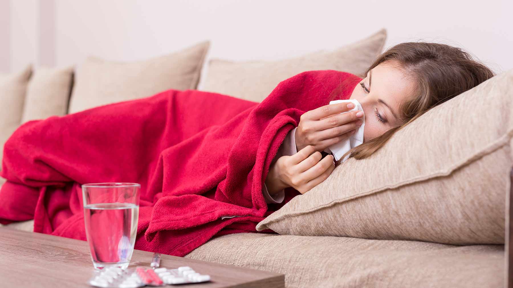 Lietuvoje bendras sergamumas ūmiomis viršutinių kvėpavimo takų infekcijomis (ŪVKTI) sumažėjo, bet išaugo gripo atvejų, skelbia Nacionalinis visuomenės sveikatos centras (NVSC).