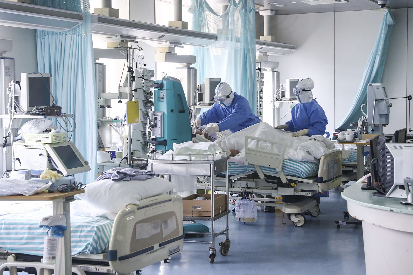 Lietuvos ligoninėse šiuo metu gydomi 907 COVID-19 pacientai. 80 iš jų – reanimacijoje, šeštadienį pranešė Statistikos departamentas.