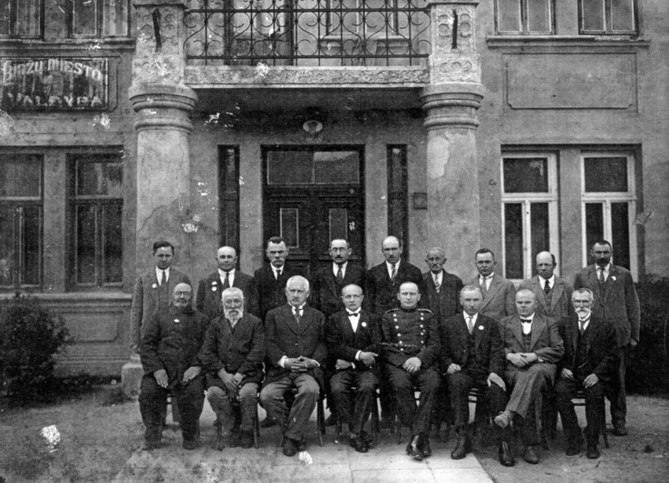 Biržų miesto valdybos nariai apie 1930-uosius, tarp jų – ir vietos bendruomenei atstovavę žydai. BKM „SĖLA“ (PETRO LOČERIO) nuotr.
