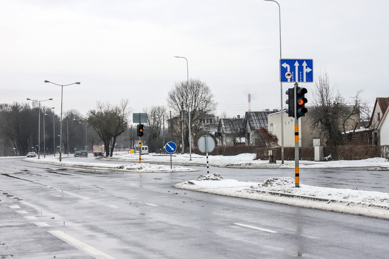 Šviesoforų rekonstrukciją planuojama pradėti nuo J. Biliūno gatvės – Velžio kelio – Vilniaus gatvės – Pajuostės plento gatvių sankryžos. Čia esantis šviesoforų postas iškilo 1980 metais, o paskutinį kartą rekonstruotas 1997 metais. I. STULGAITĖS-KRIUKIENĖS nuotr.