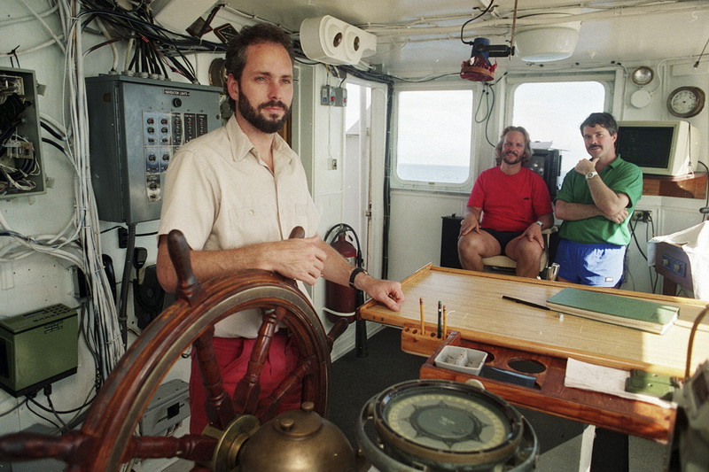 1988 metais Tomas G. Tompsonas rado nuskendusio garlaivio, gabenusio tonas aukso, nuolaužas.