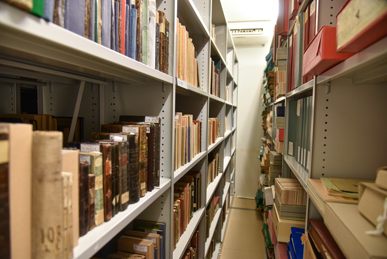 Rankraščių rinkinių–fondų bibliotekoje saugoma netoli 200: tai krašto kultūros bei visuomenės veikėjų asmeniniai archyvai ar jų dalys, institucijų bei pavienių dokumentų rinkiniai. P. ŽIDONIO nuotr.