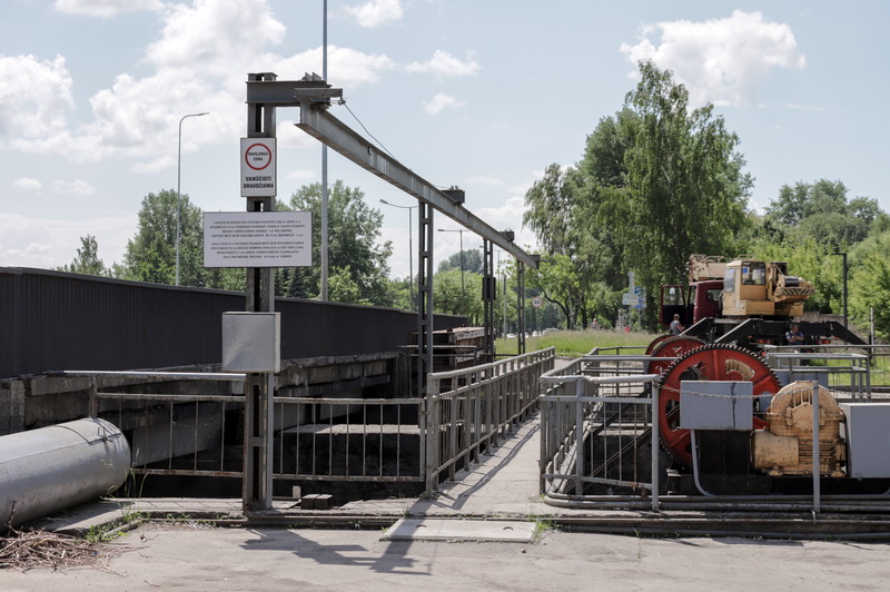 Dabar remontui ruošiami J. Biliūno gatvės užtvanka su tiltu baigta statyti 1979 metais ir sukėlė nemenką ginčą tarp miesto ir rajono. I. STULGAITĖS-KRIUKIENĖS nuotr.
