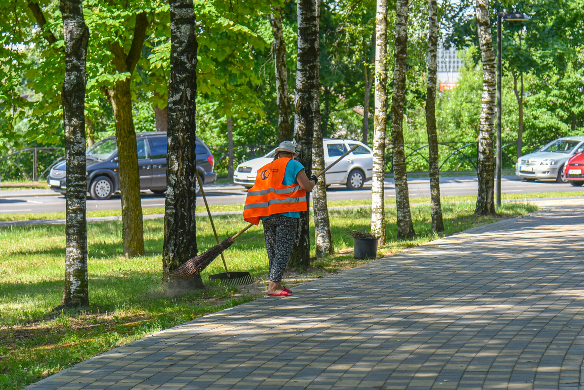Jau trečias mėnuo, kai socialines pašalpas gaunantiems Panevėžio rajono gyventojams tenka kibti į darbus.