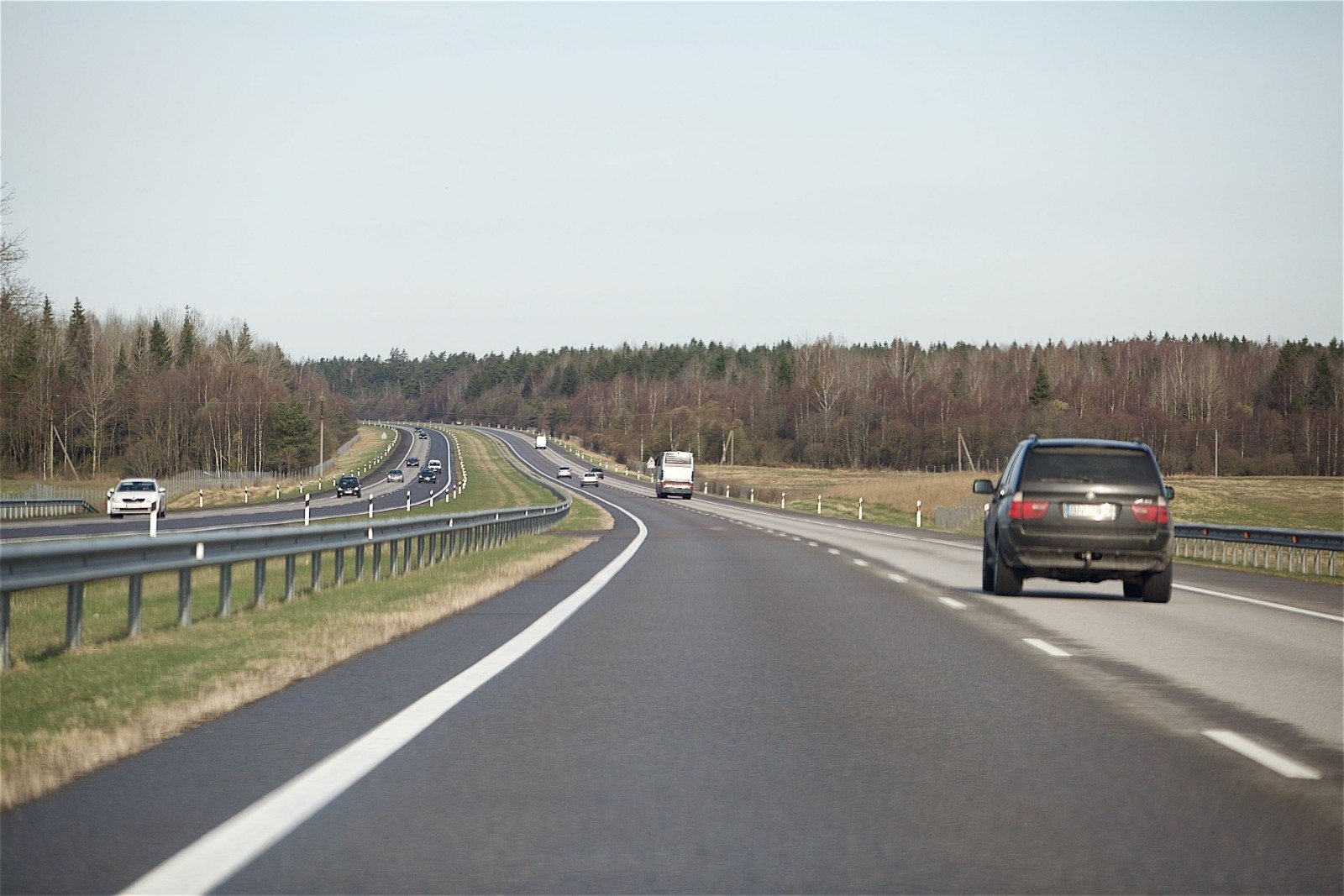 Iki šių metų pabaigos greitkelis Vilnius–Kaunas taps automagistrale, ketvirtadienį pranešė Lietuvos automobilių kelių direkcija.