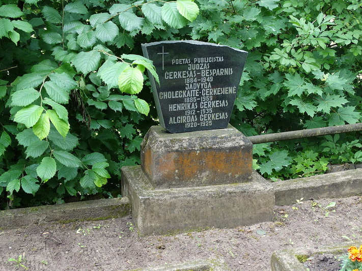 Čerkesų šeimos kapas. PANEVĖŽIO KRAŠTOTYROS MUZIEJAUS rinkinių nuotr.
