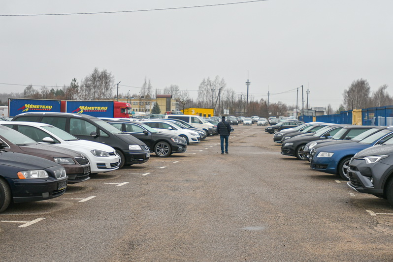 Nenaujos transporto priemonės Lietuvoje pastaruoju metu ne tik gerokai brango, bet ir smarkiai sumažėjo jų pasiūla iš užsienio. P. ŽIDONIO nuotr.