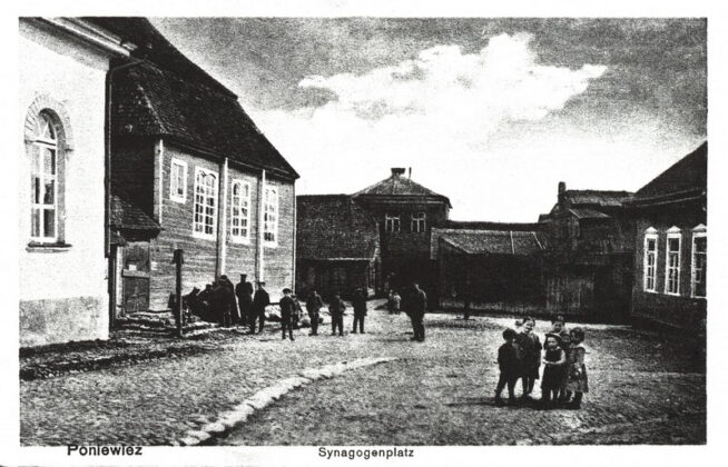 Sinagogų aikštė 1914–1917 metais. Joje stovėjo ir garsioji Panevėžio žydų medinė sinagoga. PANEVĖŽIO KRAŠTOTYROS MUZIEJAUS RINKINIŲ nuotr.