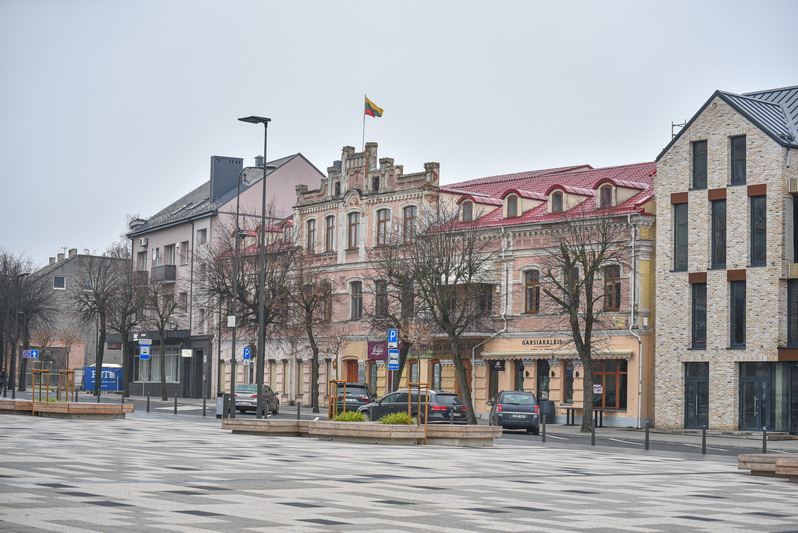 Panevėžys jau ruošiasi Kalėdoms, bet kada Laisvės aikštėje bus įžiebta eglė, laikoma paslaptyje. P. ŽIDONIO nuotr. 