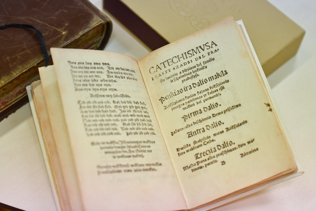 Martyno Mažvydo „Katekizmo“ antraštinis lapas labai kuklus – tik data ir pavadinimas, o autorius nenurodytas, tad jis nustatytas ne iš karto. P. ŽIDONIO nuotr.