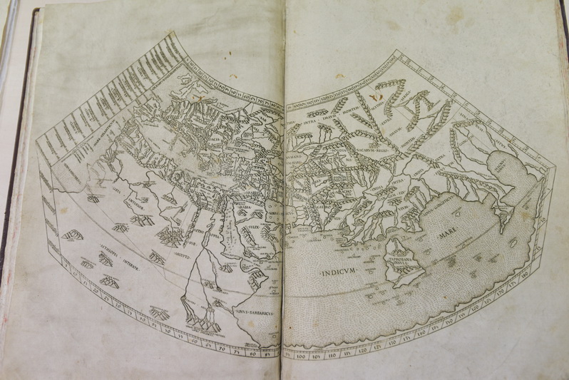 Klaudijo Ptolemajo žemėlapiai buvo neįprastos – trapecijos formos. P. ŽIDONIO nuotr.