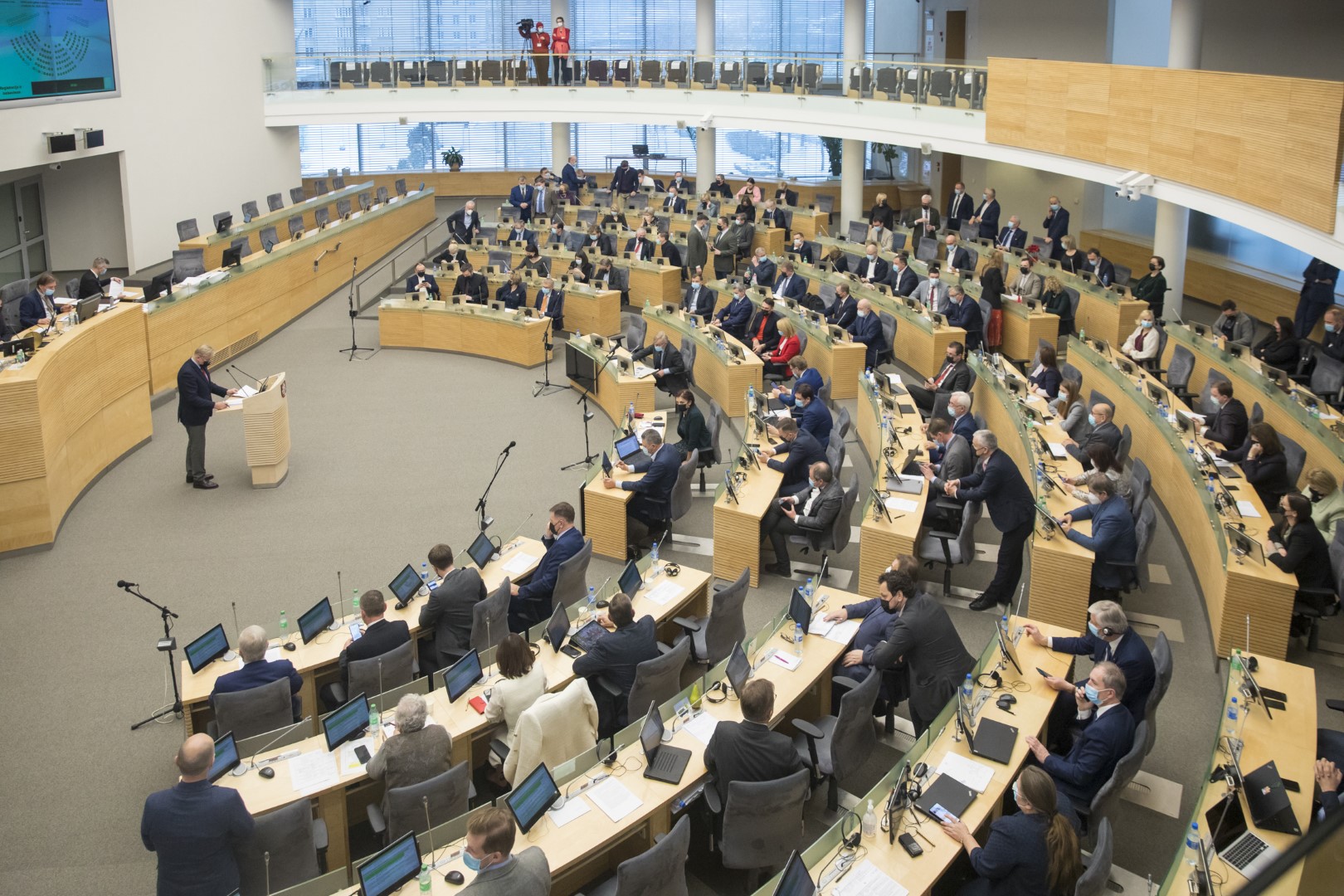 Nepaisant to, kad eilinę Seimo rudens sesiją nuspręsta pratęsti, metų pabaiga yra puikus laikas apibendrinti parlamentarų aktyvumą balsuojant posėdžių salėje.