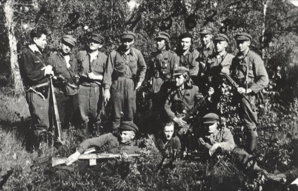 Vyčio apygardos partizanai 5-ajame dešimtmetyje. Ketvirtas iš kairės – Danielius Vaitelis-Briedis. PANEVĖŽIO KRAŠTOTYROS MUZIEJAUS RINKINIŲ nuotr.
