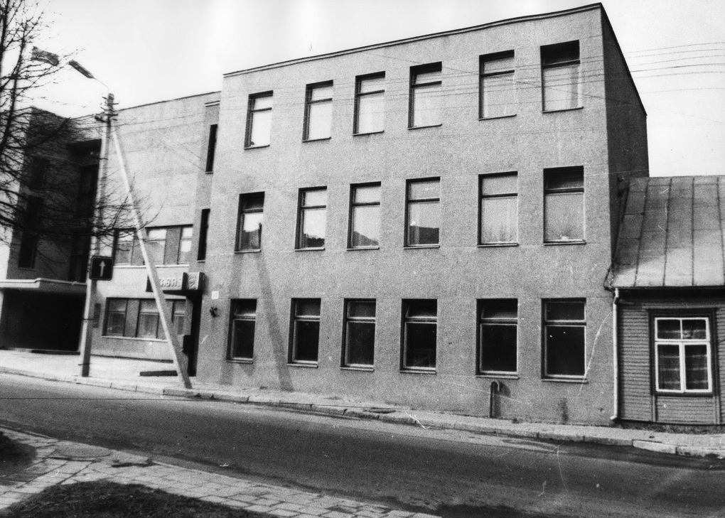 A. Domaševičiaus gatvės 35-uoju numeriu pažymėtame pastate (dabartinė A. Smetonos gatvė) 1952–1954 metais veikė Panevėžio rajono stribų būstinė. Laikraščio „Tėvynė“ fotokorespondento L. GRUBINSKO nuotrauka, 1984 m.