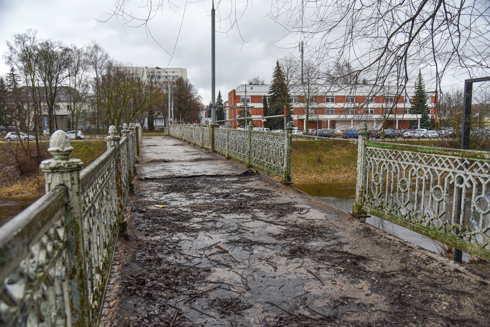 Tarp Panevėžio savivaldybės ir miesto viešąsias erdves atnaujinančios įmonės Panevėžio statybos tresto užvirė ginčai, sustabdę ir pačius darbus.