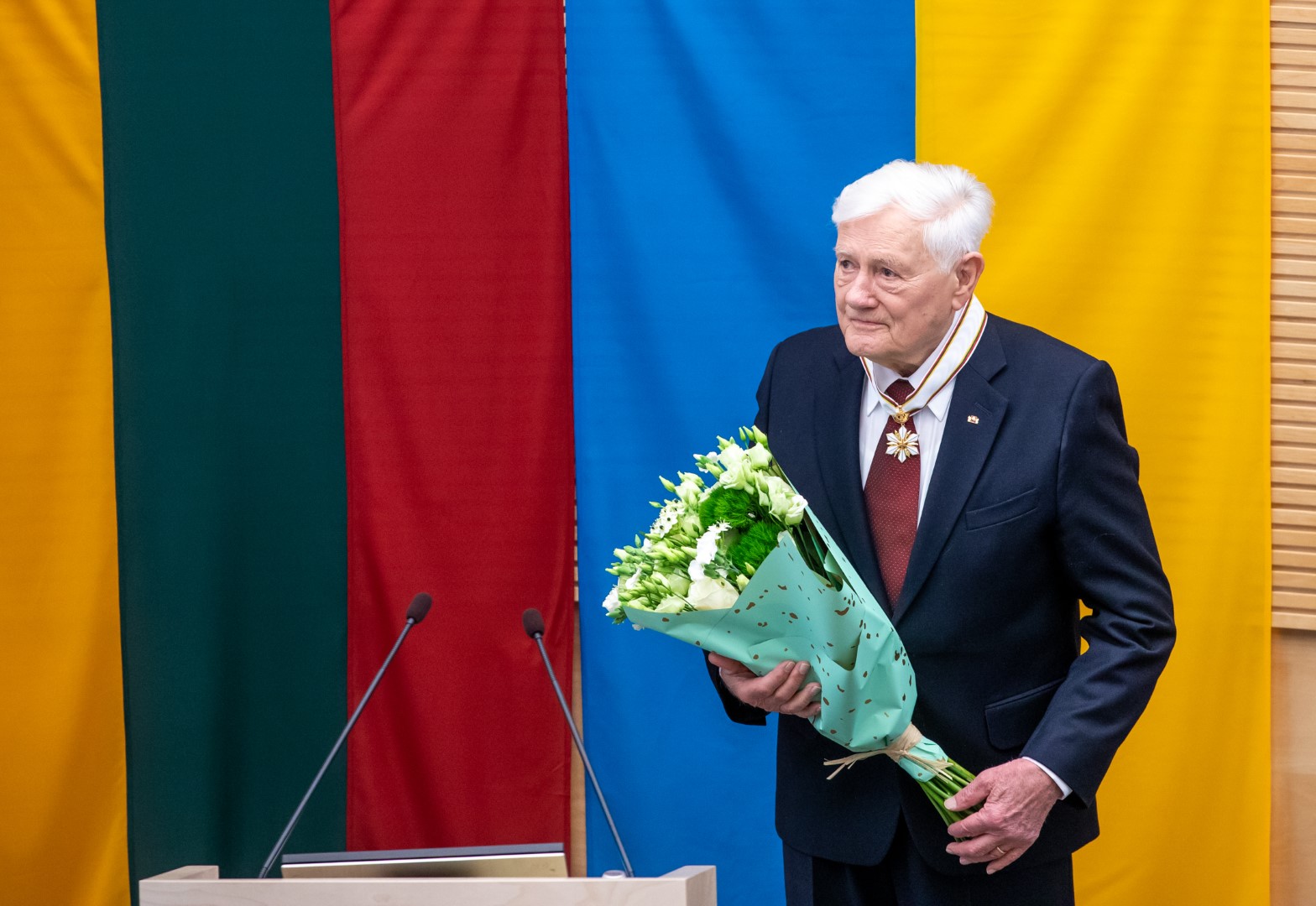 Prezidentui Valdui Adamkui antradienį iškilmingai įteiktas Seimo apdovanojimas – Aleksandro Stulginskio žvaigždė.