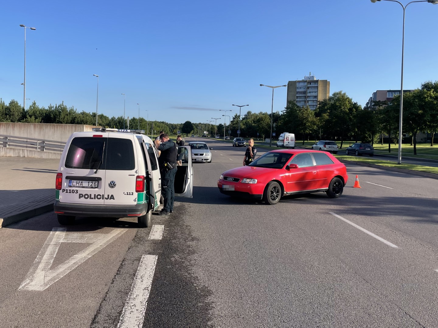 Antradienio rytą Panevėžyje specialiosios tarnybos lėkė į avarijos vietą judrioje Nemuno gatvėje.