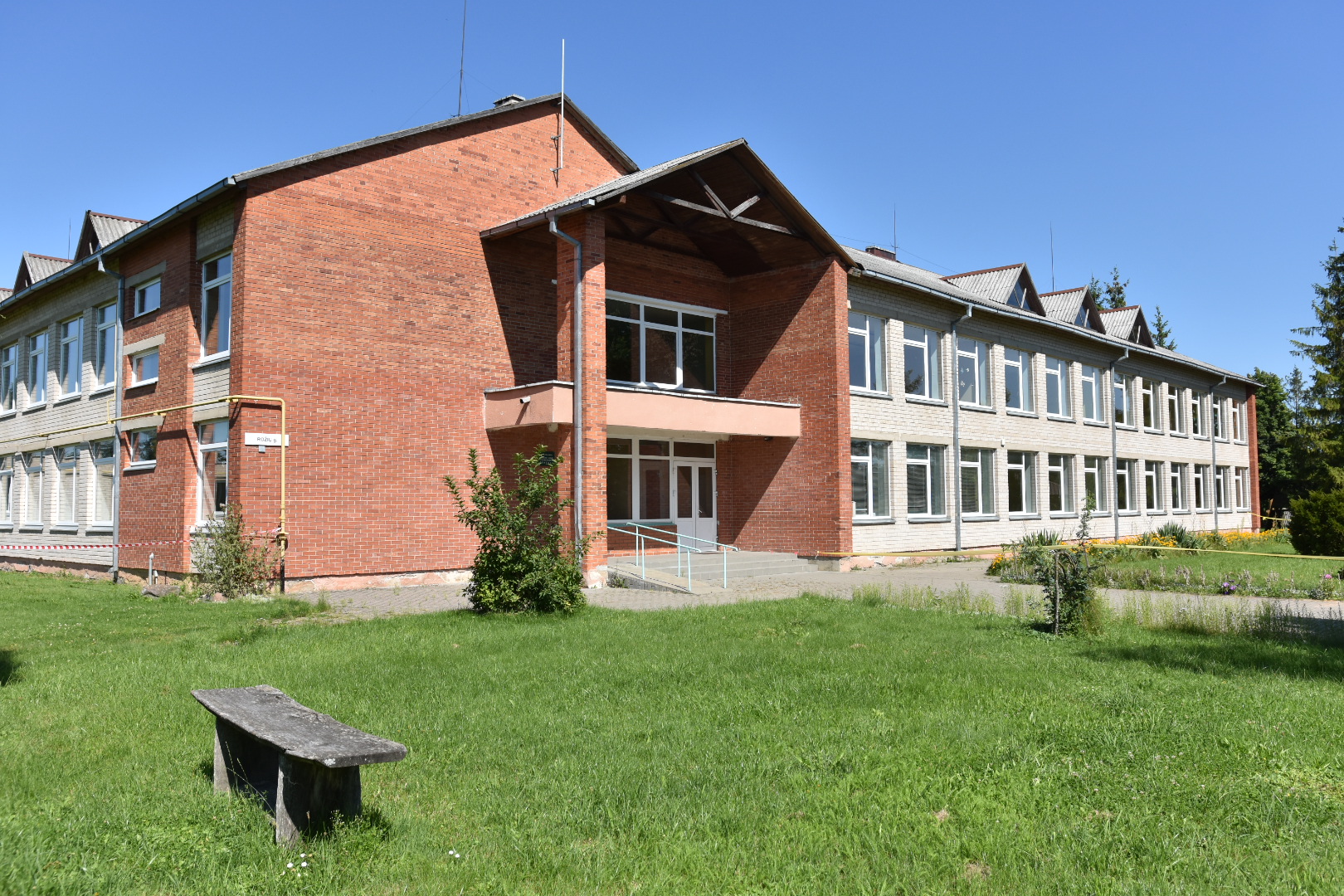 Panevėžio rajono savivaldybei pavyko per rekordiškai trumpą laiką parduoti vos už aštuonių kilometrų nuo miesto esančių Berčiūnų uždarytos mokyklos pastatą.
