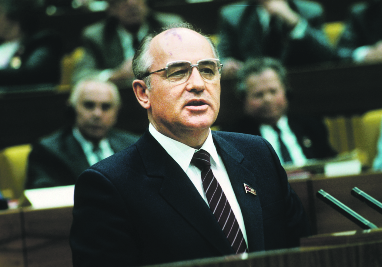 Istorikų teigimu, Michailas Gorbačiovas buvo gana plačių pažiūrų, bet kartu ir svajotojas, kurio mintis buvo modernizuoti totalitarinę imperiją, padaryti, kaip tuometė spauda rašė, „komunizmą su žmogaus veidu“. TASS nuotr.