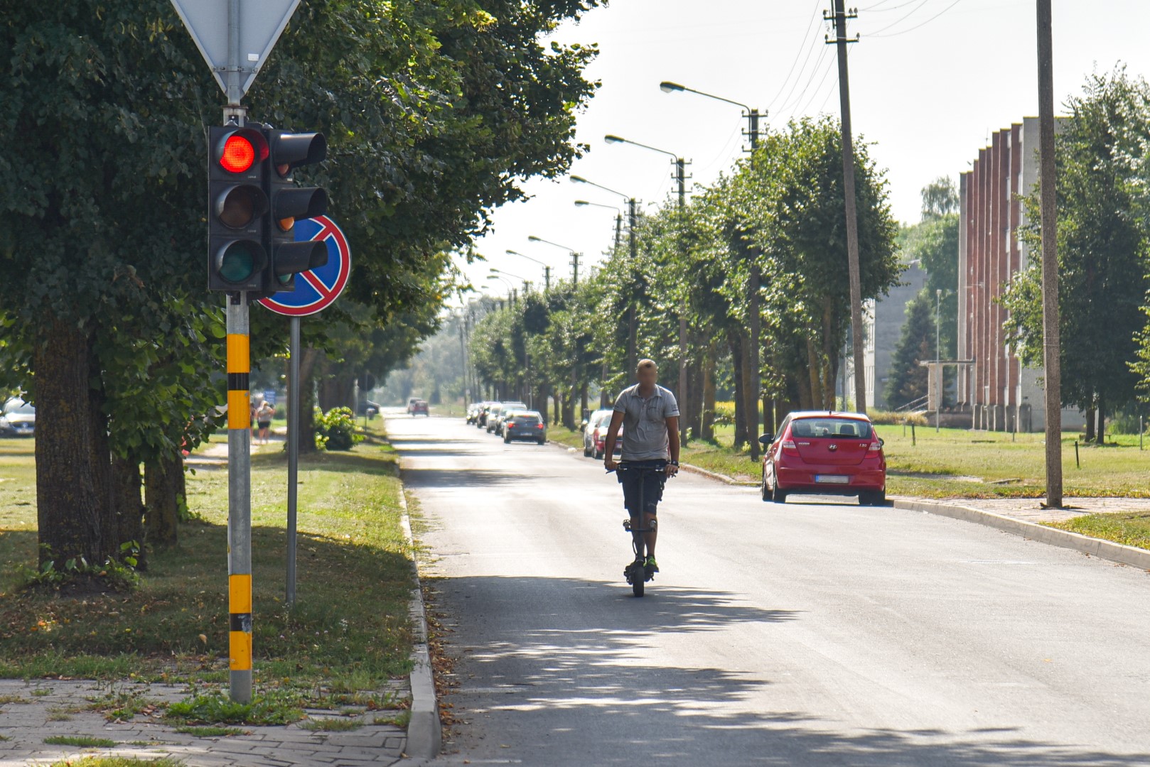 Pirmąją vasaros dieną įsigaliojusi Kelių eismo taisyklių naujovė – dviračių gatvės – mūsų šalyje sparčiai kelio nesiskina.