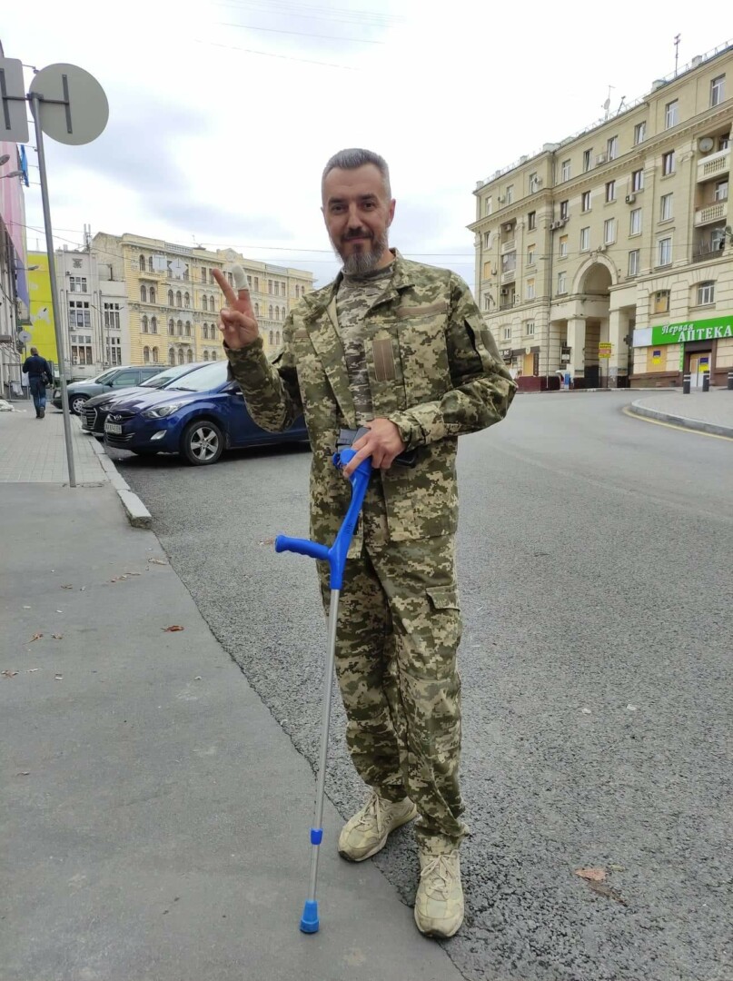 Iš ligoninės pirmą kartą išėjęs pasivaikščioti po Charkivą Sviatoslavas Dubina trokšta kuo greičiau grįžti į savo kuopą ir tęsti kovą su okupantais. E. BUTRIMO nuotr.
