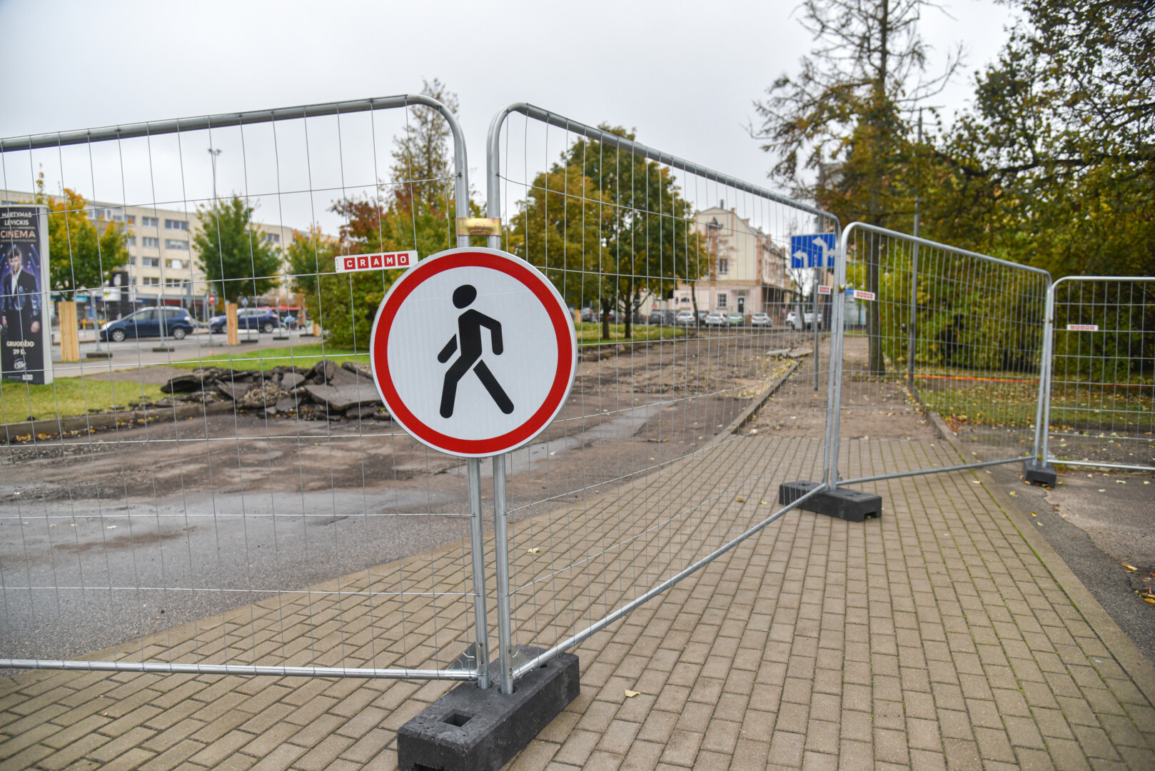 Prasidedant naujos Panevėžio autobusų stoties statybų darbams, miesto centre atsiradę nauji kelio ženklai vairuotojams dažnai nė motais.