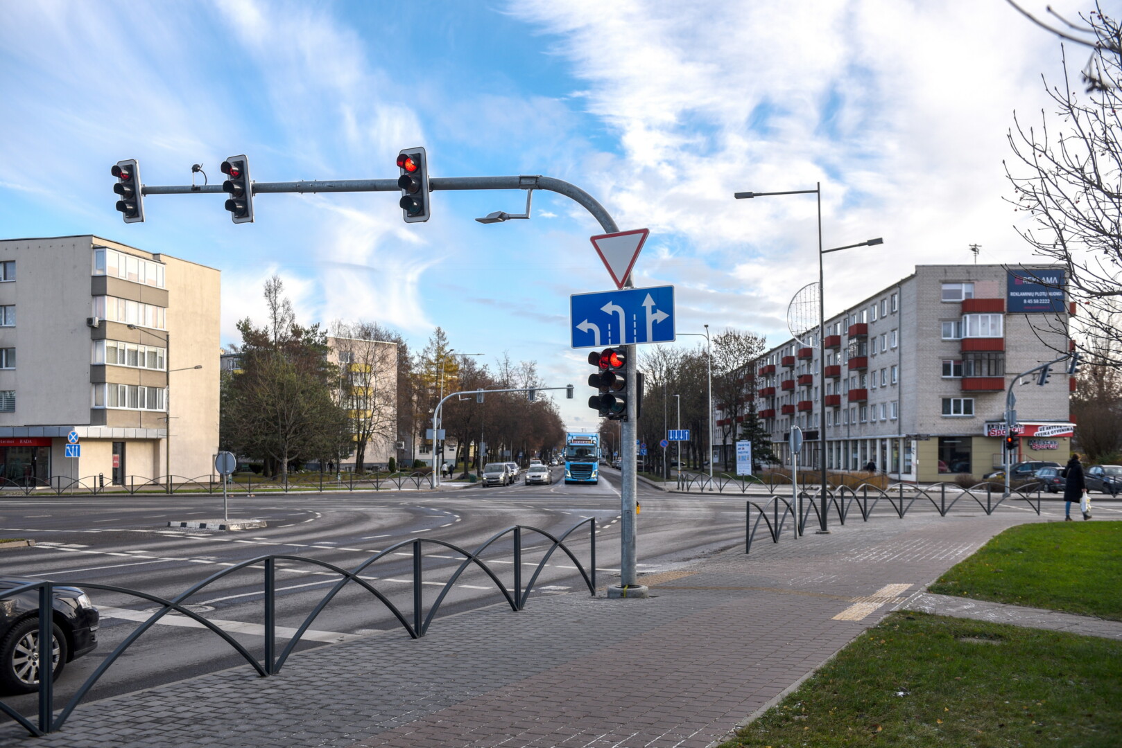 Degant raudonam šviesoforo signalui per Vilniaus ir J. Basanavičiaus gatvių sankryžą praskuodęs vos nenutrenkdamas į perėją išėjusių pėsčiųjų taksistas padarė „paslaugą“ visiems vairuotojams.
