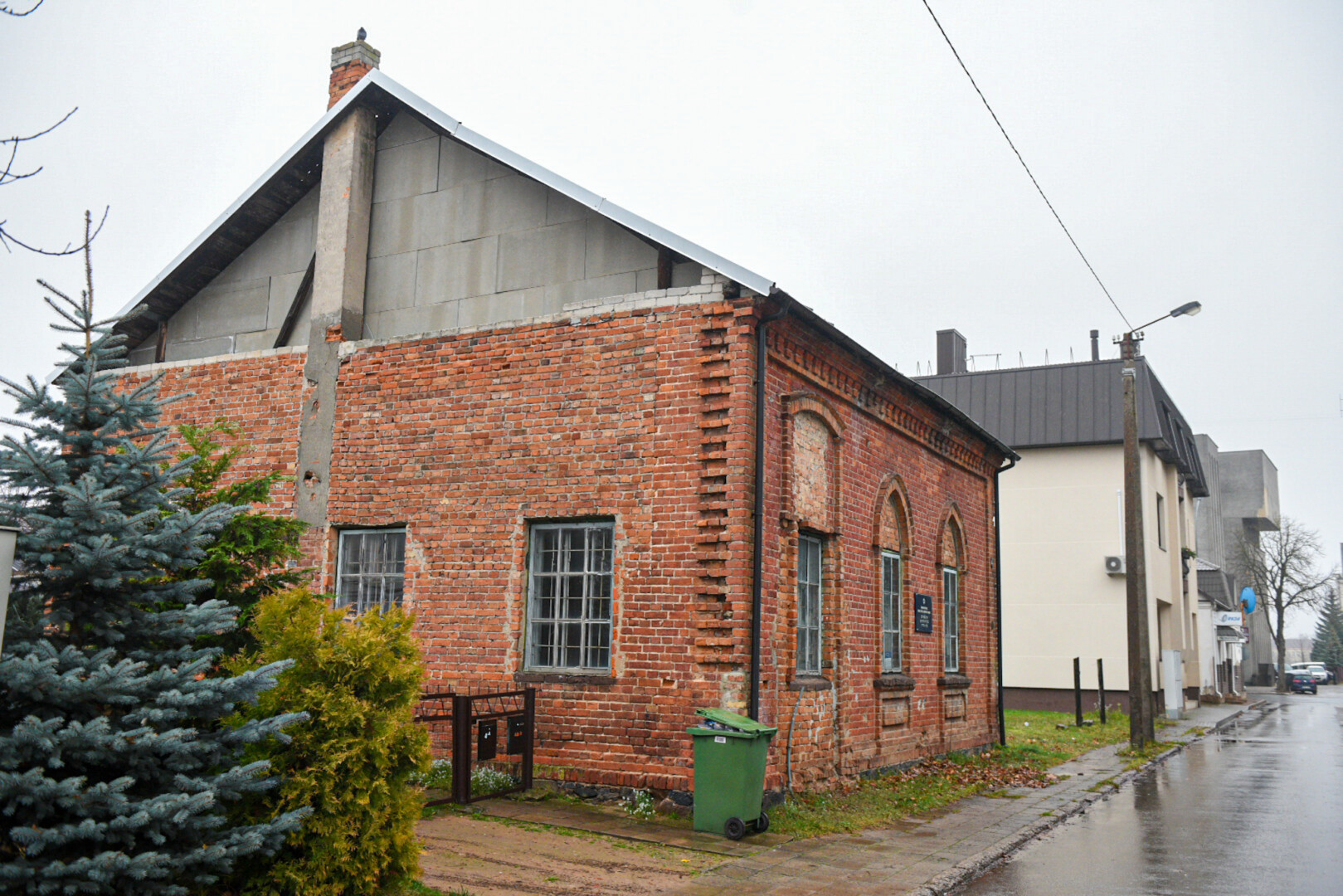 Vienintelis Panevėžyje dar išlikęs žydų sinagogos pastatas M. Valančiaus gatvėje sugrįžo tikriesiems jos šeimininkams.