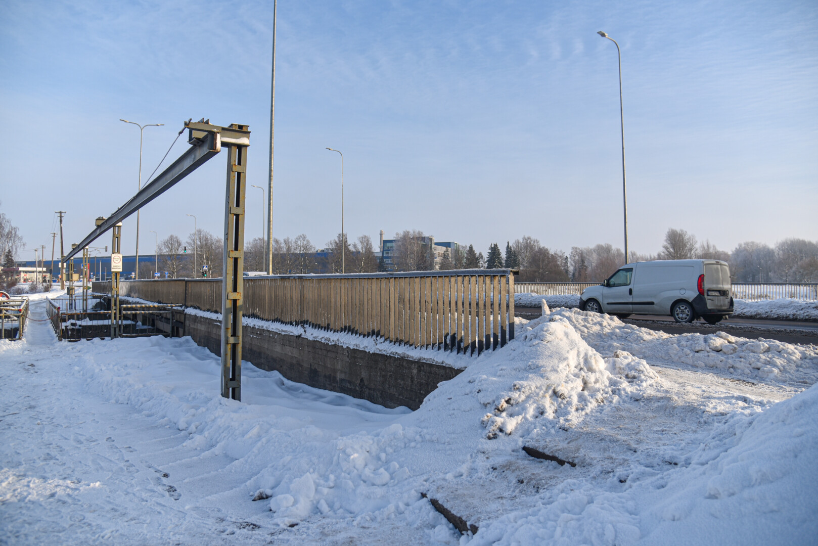 Antras eilėje – remonto laukiantis J. Biliūno gatvės tiltas. P. ŽIDONIO nuotr. 