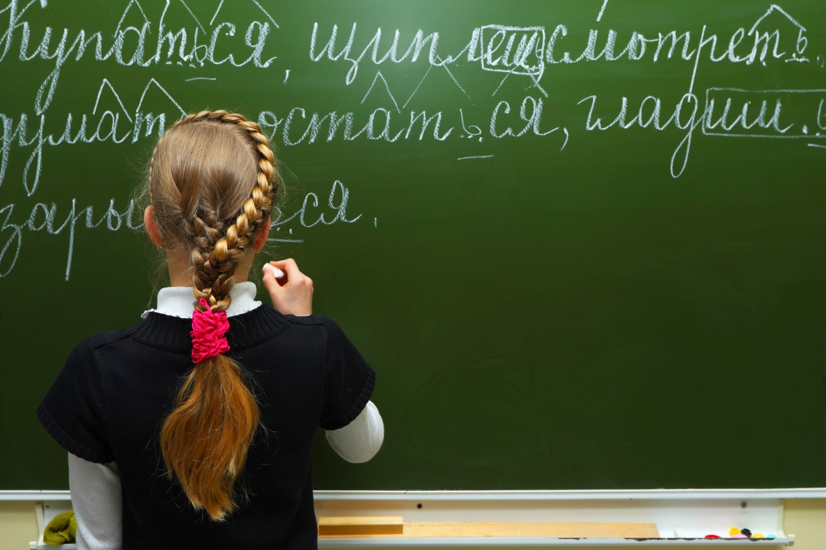 Kaimynams latviams nusprendus nuo 2026-ųjų atsisakyti mokyklose rusų kaip antrosios užsienio kalbos, Lietuva irgi svarsto pasekti šiuo pavyzdžiu.
