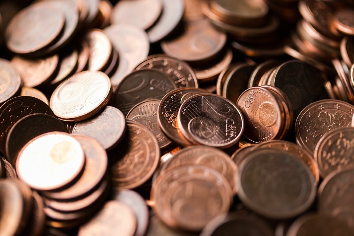 Net du trečdaliai Lietuvos gyventojų pritartų 1 euro cento ir 2 euro centų monetų atsisakymui euro zonoje bei galutinės pirkinių krepšelio sumos apvalinimui.