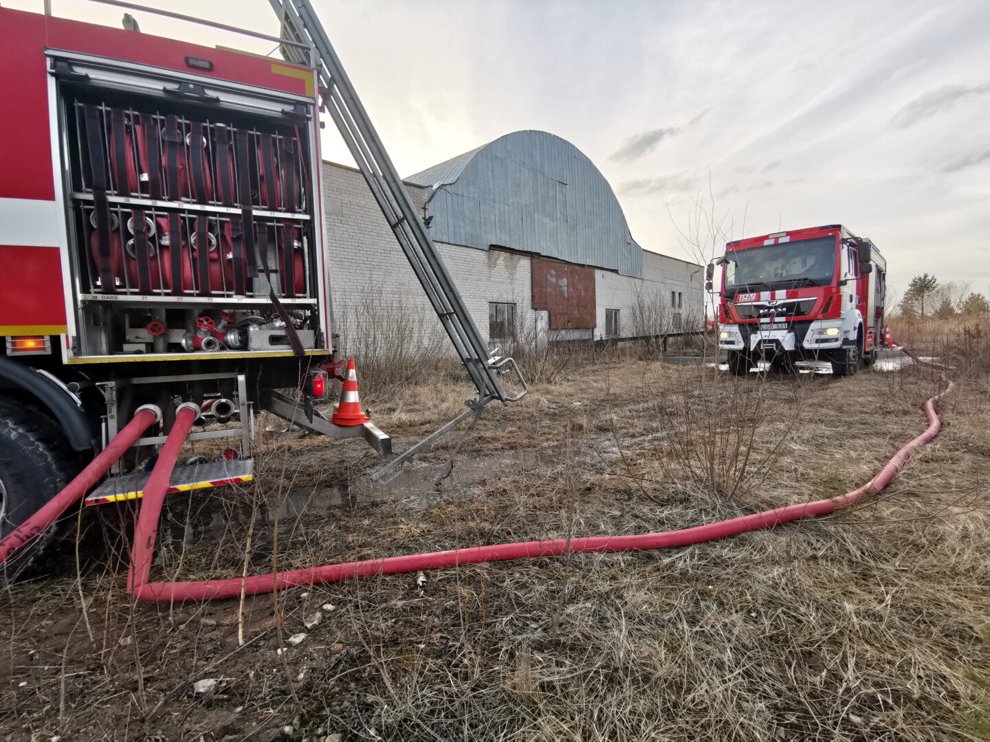 Bendrajame pagalbos centre pranešimas apie tai, kad kilo gaisras Panevėžio rajono Berčiūnų kaime, Miško gatvėje įsikūrusioje medienos apdirbimo įmonėje, gautas iškart po 16 val.