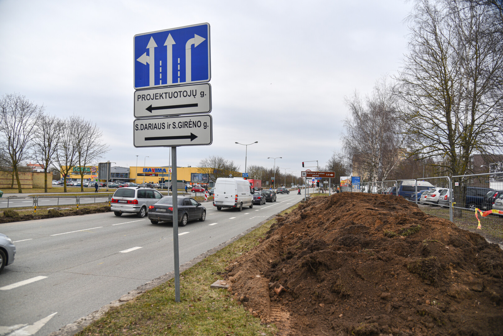 Vienoje judriausių Panevėžio arterijų – Klaipėdos gatvėje – jau kitą savaitę vairuotojams gresia įstrigti spūstyse.
