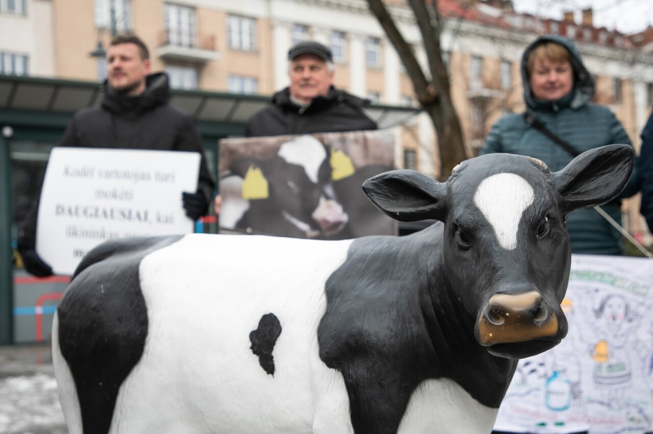 Ketvirtadienį Vilniuje, šalia Seimo, prasidėjo didelė ūkininkų protesto akcija.