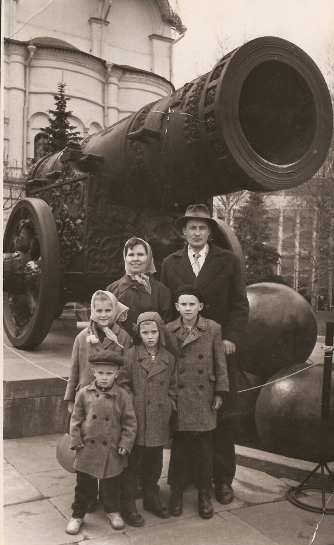 Čeponių šeima pakeliui į Lietuvą 1967-aisiais. ČEPONIŲ ŠEIMOS ARCHYVO nuotr.