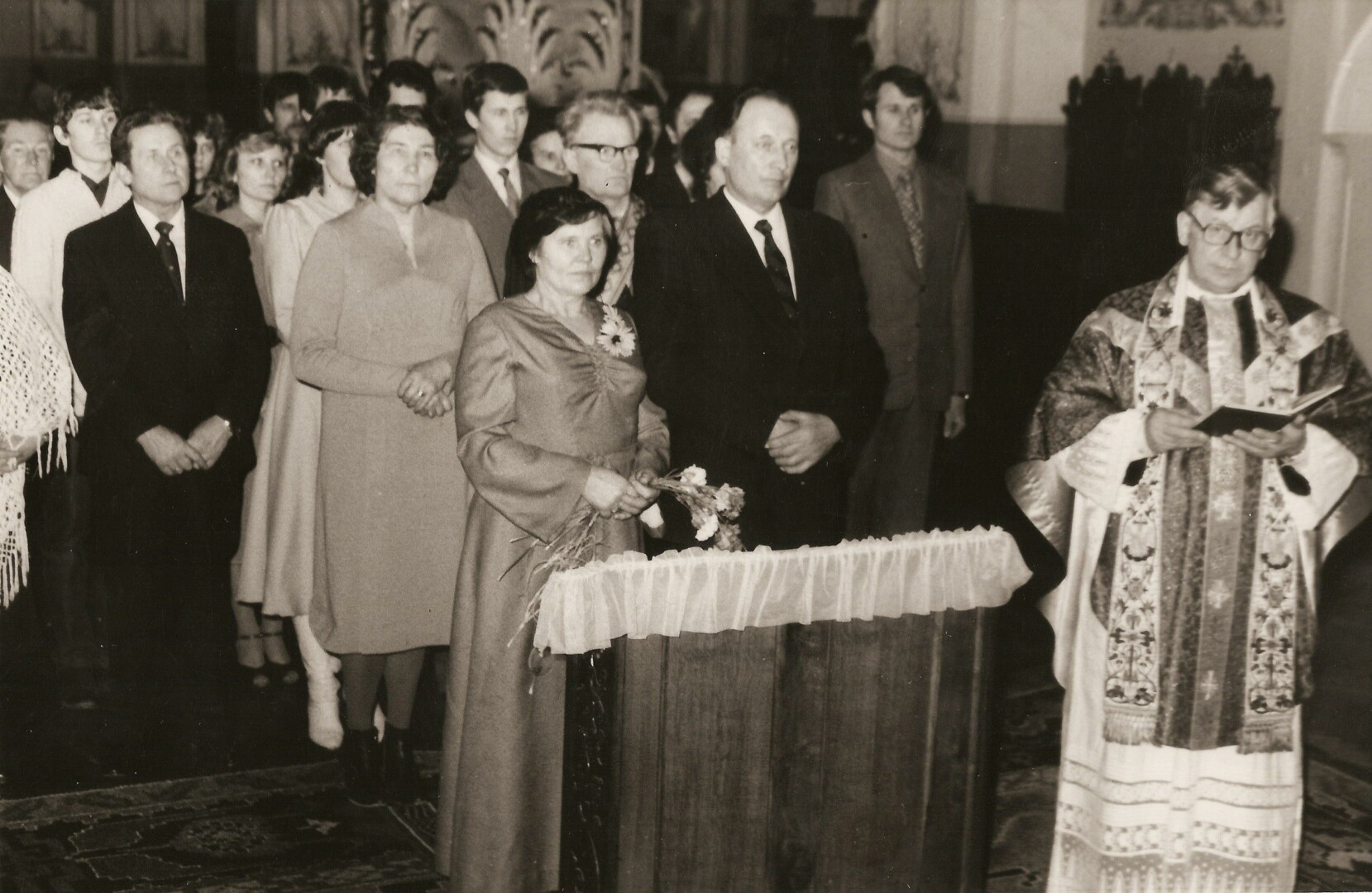 Nuotraukoje dešinėje – Pranciškos ir Jono Čeponių sidabrinės vestuves. ČEPONIŲ ŠEIMOS ARCHYVO nuotr.