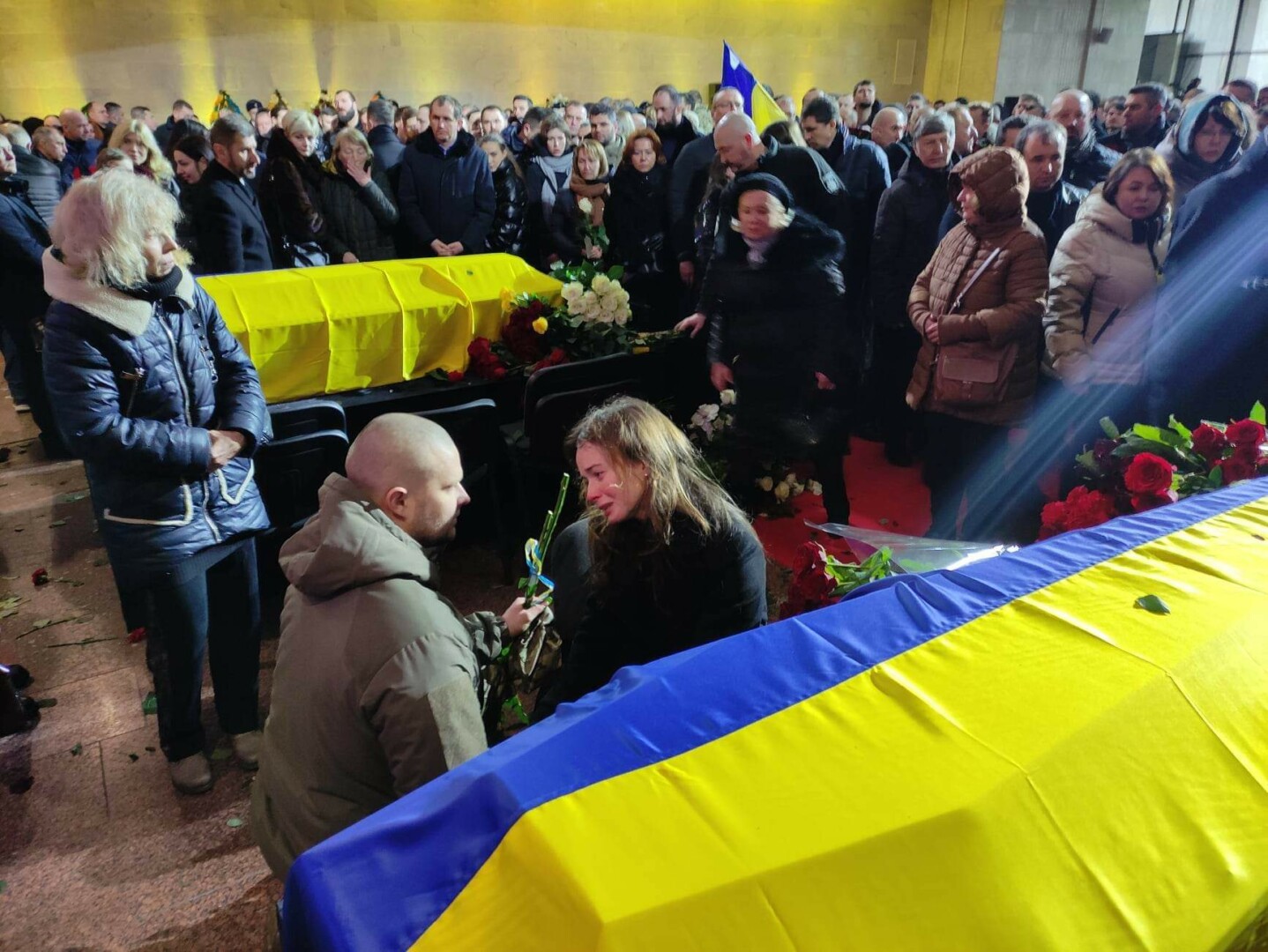 „Man atrodo, kad jis yra Maskvos agentas, tik apsimeta žurnalistu iš Lietuvos, jį reikėtų surišti ir patardyti“, – taip šnairuodamas į mane traukinyje vienas ukrainiečių karys pašnibždėjo kitam.