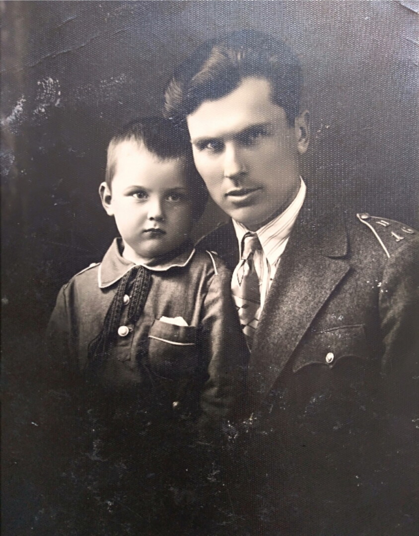 Panevėžio milicijos vadas, buvęs šaulys, savanoris Vladas Zalatorius su sūnumi Algirdu. 1931 m. PANEVĖŽIO KRAŠTOTYROS MUZIEJAUS fondų nuotr. 