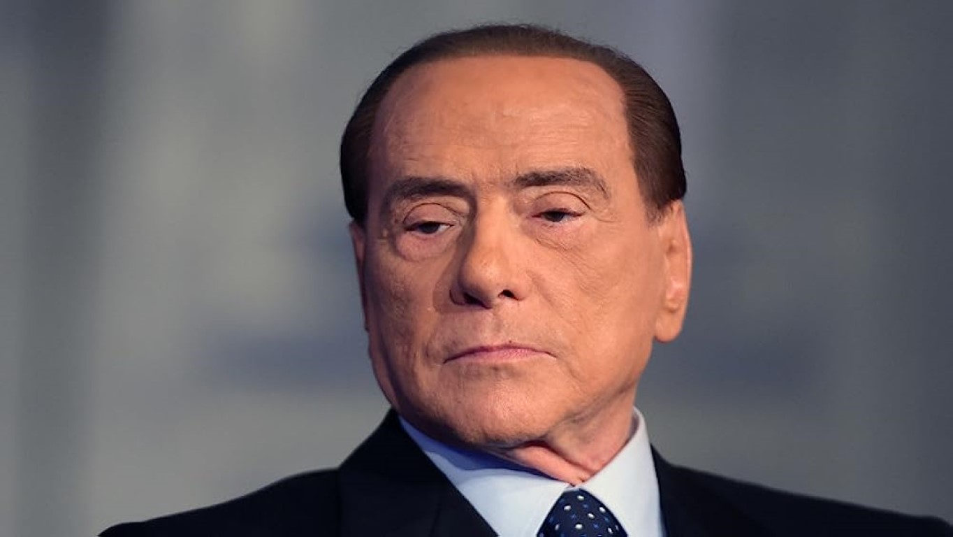 Mirė buvęs Italijos premjeras Silvijus Berlusconis. 86-erių politikas ir verslininkas mirė pirmadienį, agentūrai dpa patvirtino atstovas.