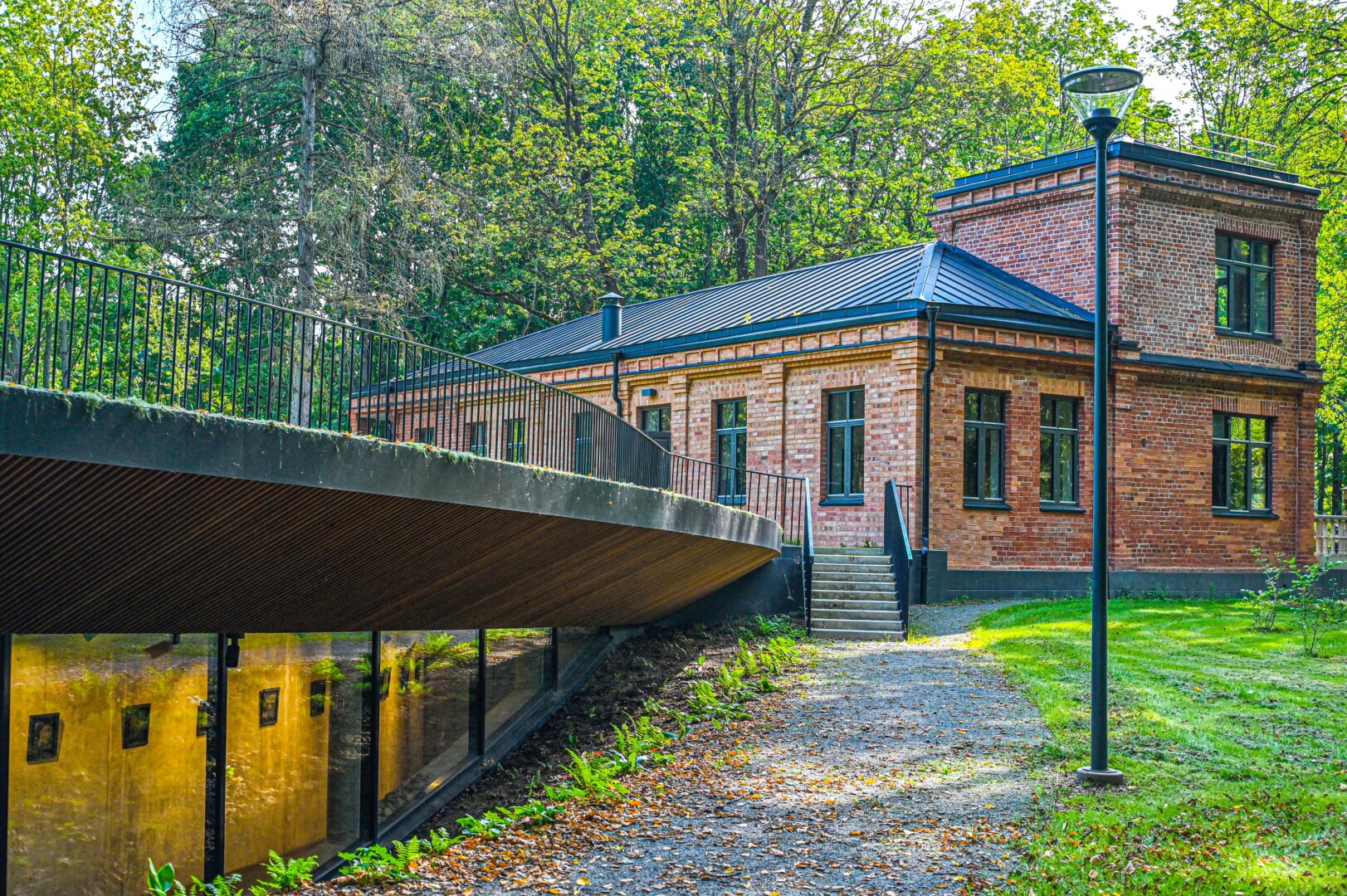 Skaistakalnio parke, istorinėje poeto Juozo Čerkeso-Besparnio sodyboje įsikūręs kūrybiškumo centras „Pragiedruliai“ – trokštama darbo vieta.