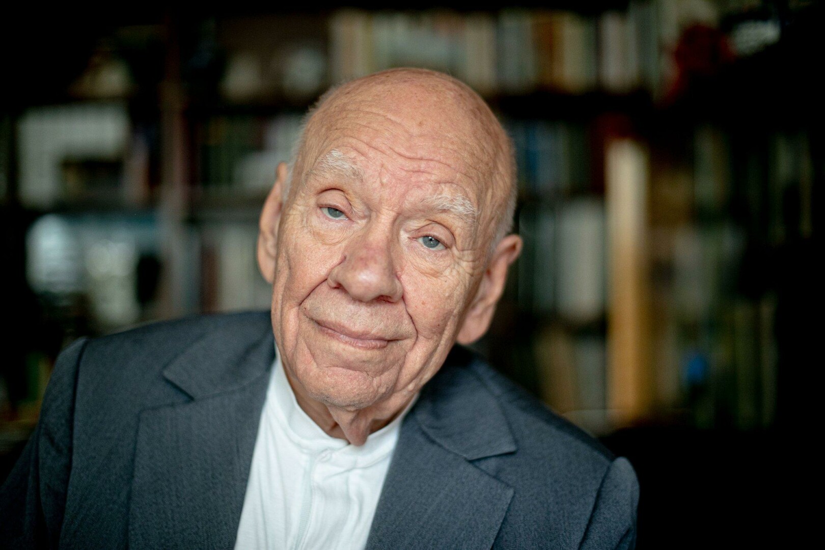 Eidamas 89-uosius metus mirė Nepriklausomybės Akto signataras, profesorius Bronislovas Genzelis.