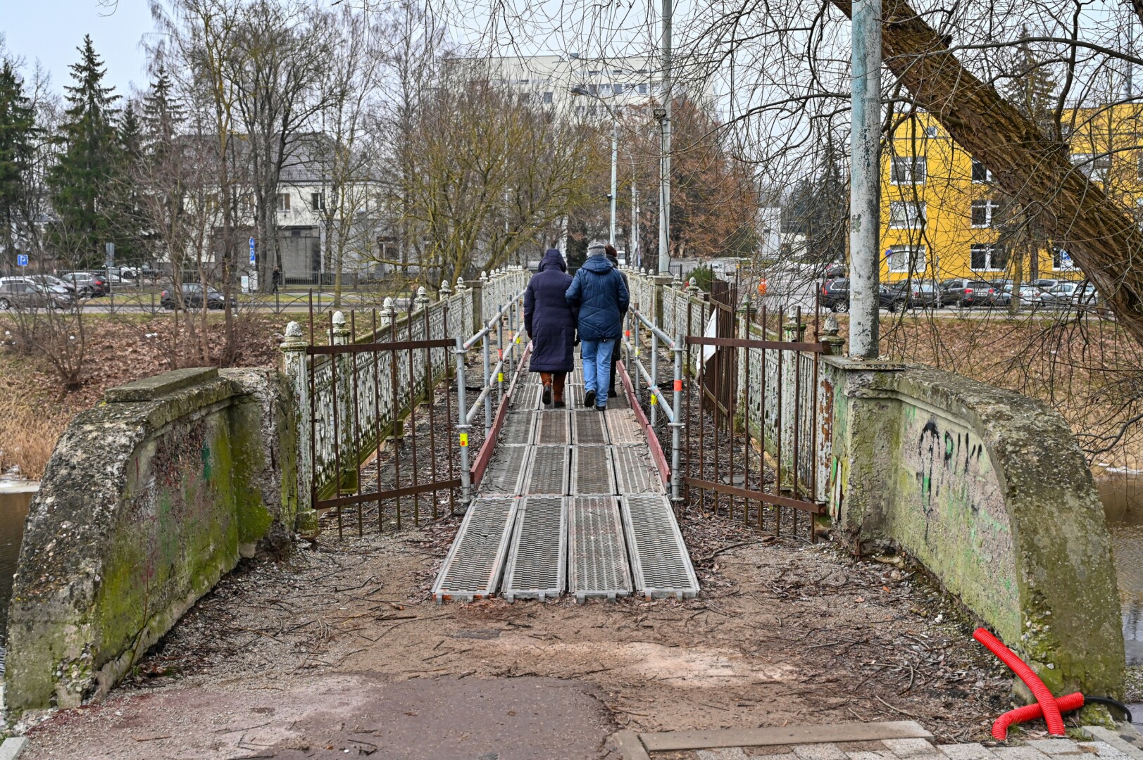 Mirties taške įstrigęs pėsčiųjų tilto per Nevėžį remontas – tik vienas iš PST ir Savivaldybės ginčo objektų. G. KARTANO nuotr.
