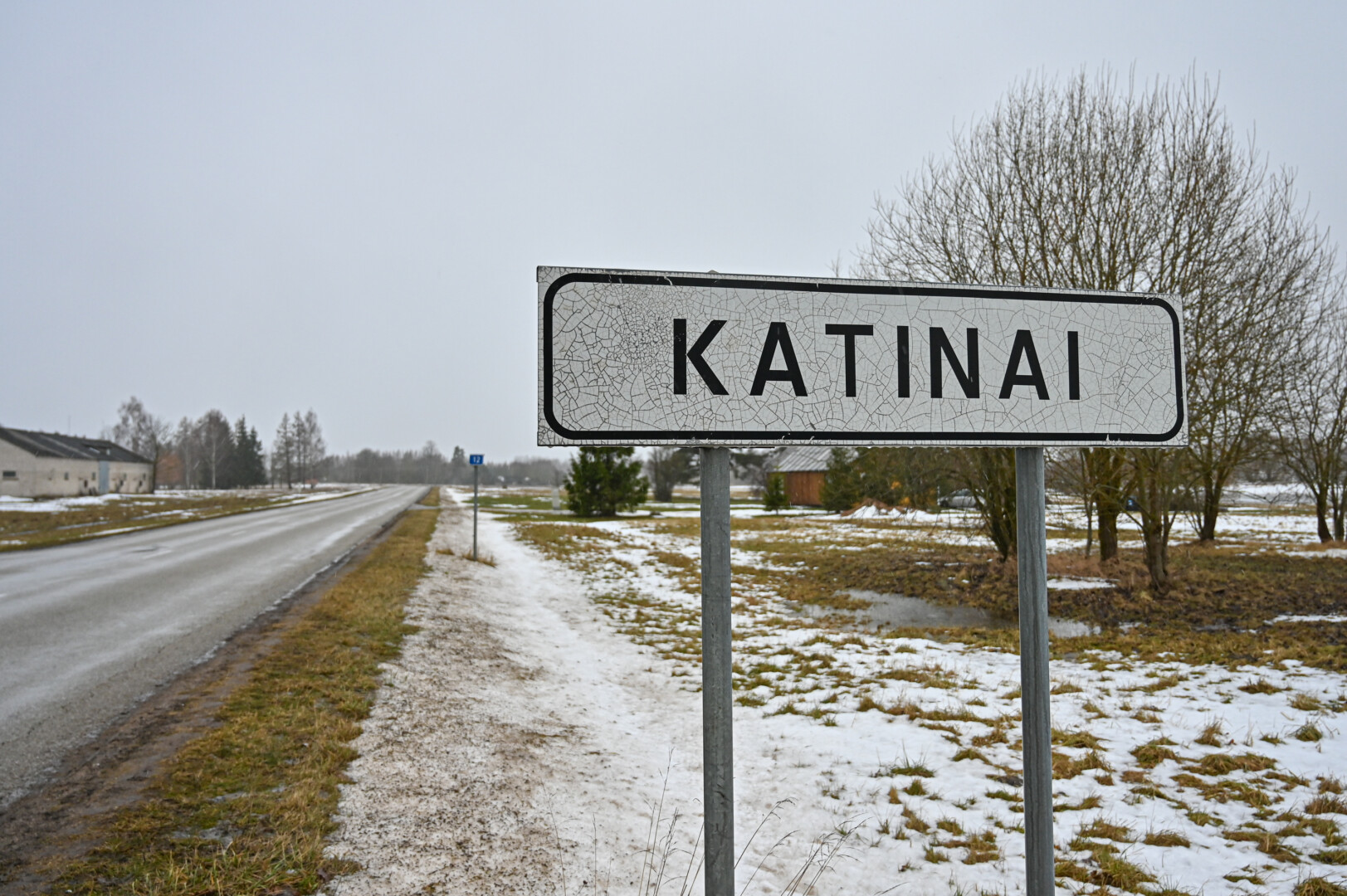 Prieš penkerius metus kovą dėl Valstybinių miškų urėdijos būstinės Kazlų Rūdai pralaimėję Katinai Panevėžio rajone dabar viltingai stebi, kas ateis šeimininkauti į miškininkų išbrokuotus uždarytos mokyklos didžiulius pastatus.