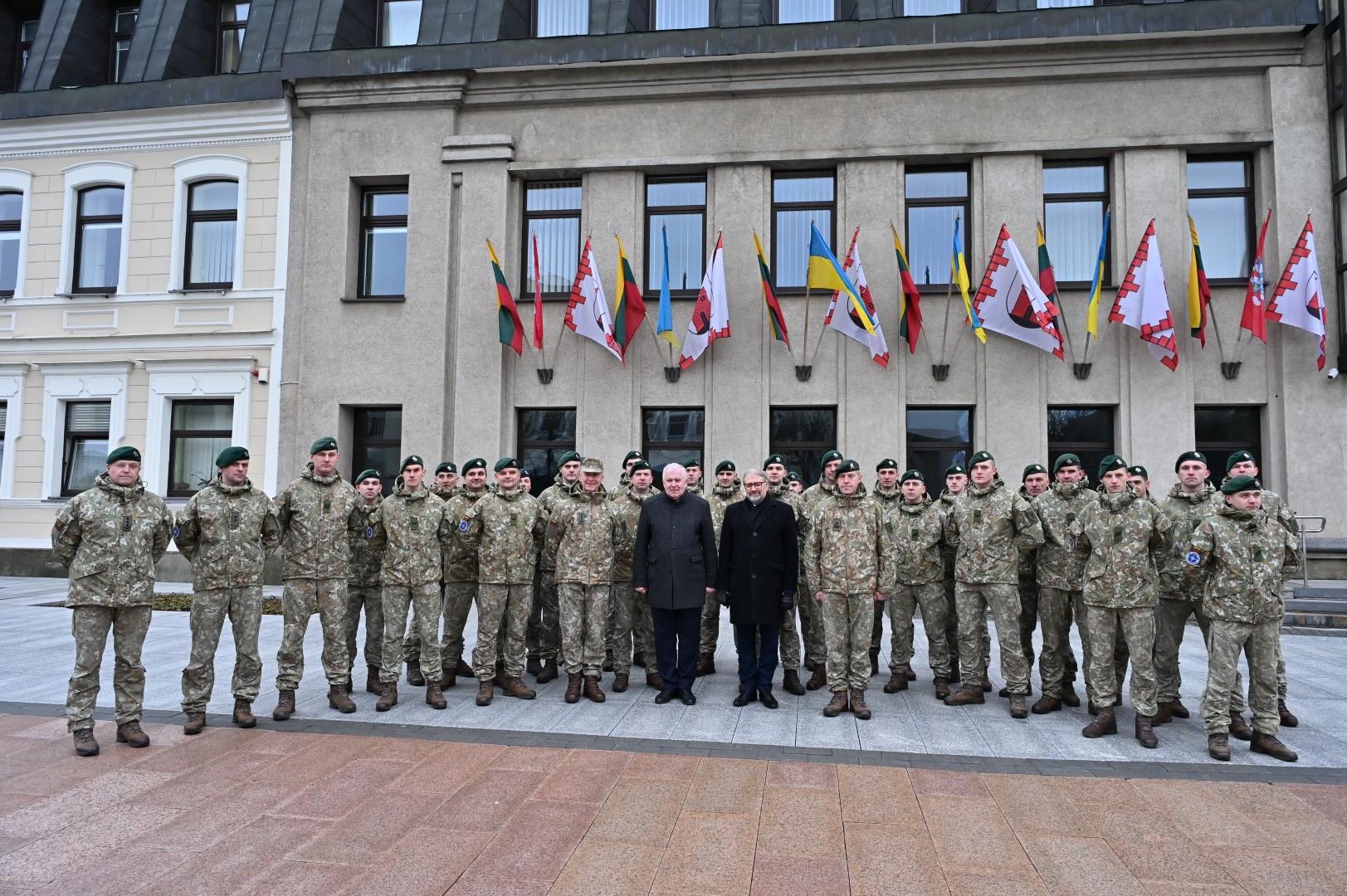 Šiandien vidurdienį prie Panevėžio miesto savivaldybės vyko iškilminga pėstininkų brigados „Geležinis vilkas“ Karaliaus Mindaugo husarų bataliono būrio sutiktuvių iš tarptautinės operacijos „NATO misija Irake" ceremonija.