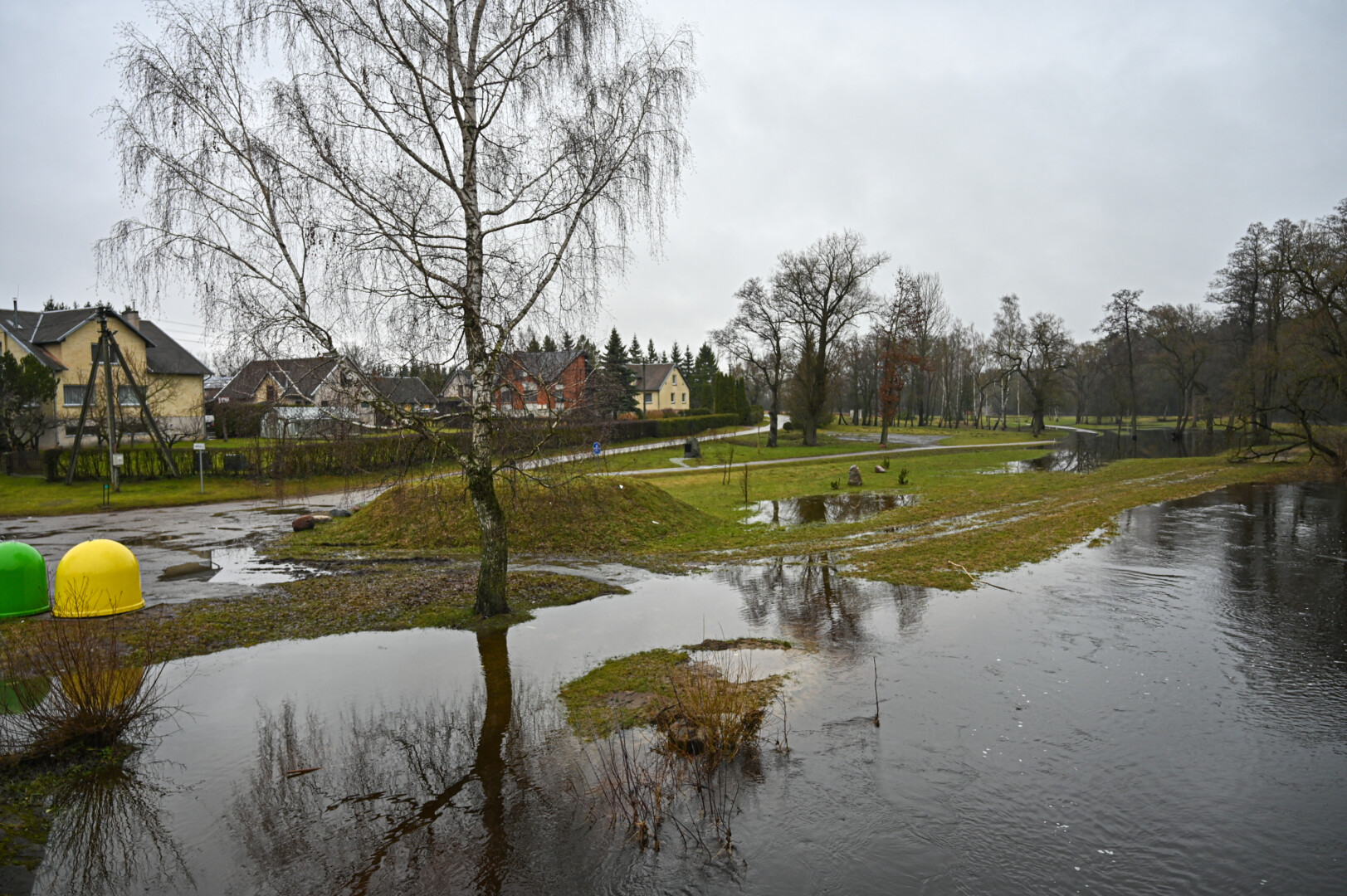 Gausus sniegas ir dažnai pliaupiantis lietus Panevėžio rajono laukus ežerais pavertė dar nė nesulaukus pavasario.