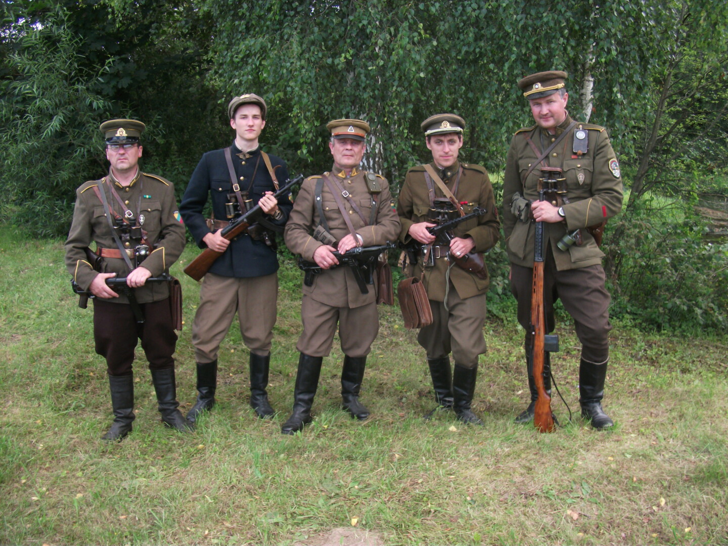 Ginkluoto pasipriešinimo sovietų okupacijai dalyviams vilkėti uniformą reiškė rizikuoti gyvybe, tačiau Lietuvos partizanai su pasididžiavimu dėvėjo šį savo kovos simbolį.