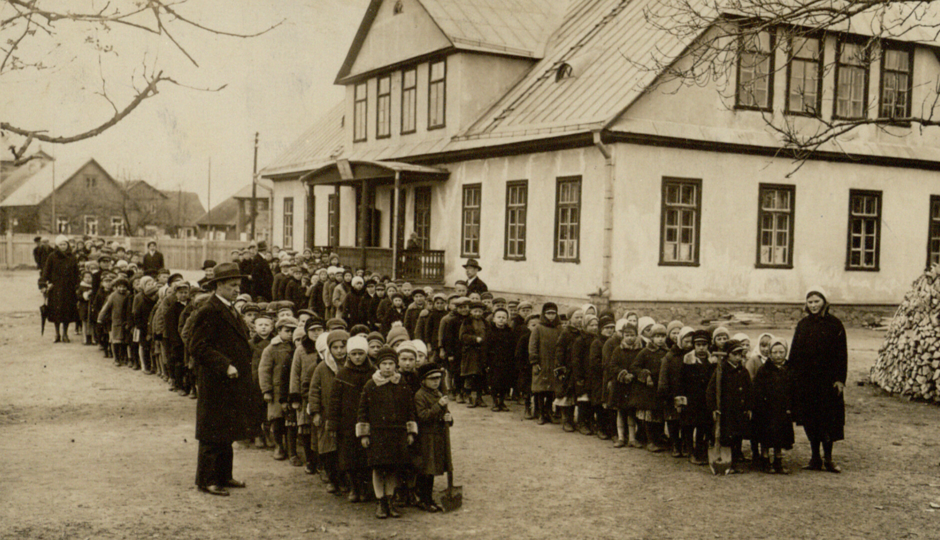 Panevėžio pradinė mokykla 1924 metais. PANEVĖŽIO KRAŠTOTYROS MUZIEJAUS rinkinių nuotr.