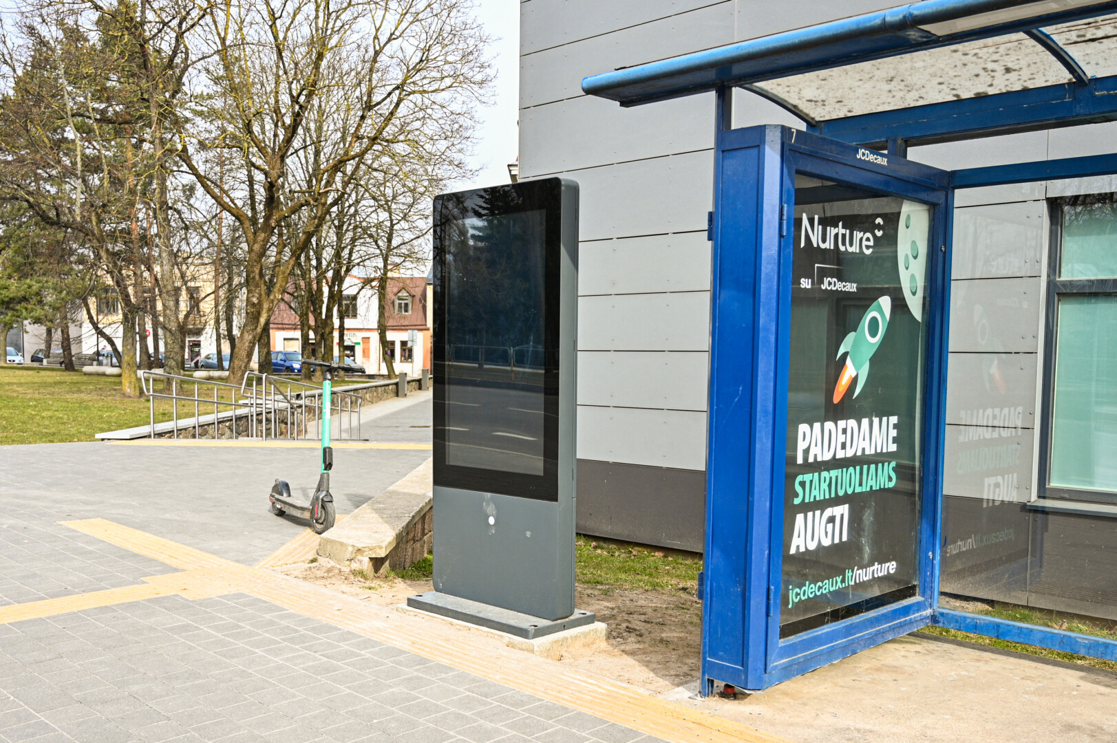 Šešiose autobusų stotelėse Panevėžio centre dar šį mėnesį turi užsidegti švieslentės-interaktyvūs stendai. Jie rodys autobusų atvykimo laiką bei kitą miestui svarbią informaciją.