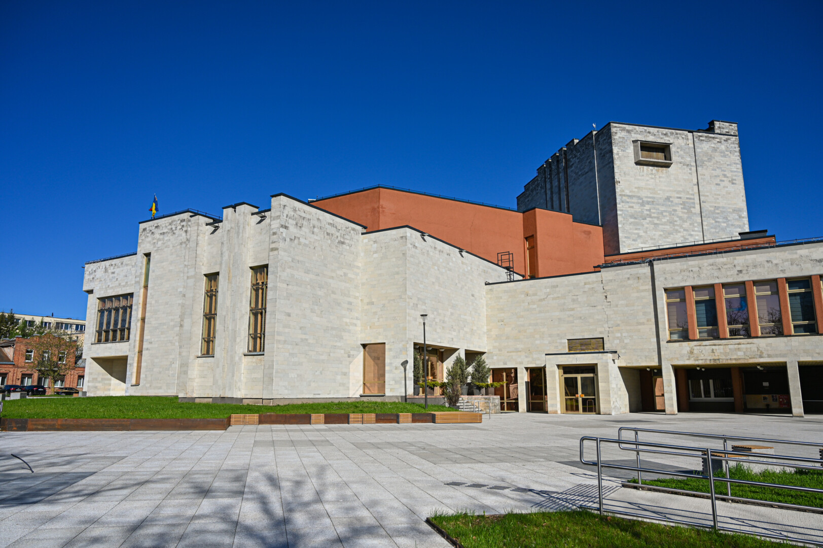 Besibaigiantis koncertų sezonas bus paskutinis 37-erius metus remonto nemačiusiai, moraliai ir fiziškai pasenusiai Panevėžio kultūros centro didžiajai salei.