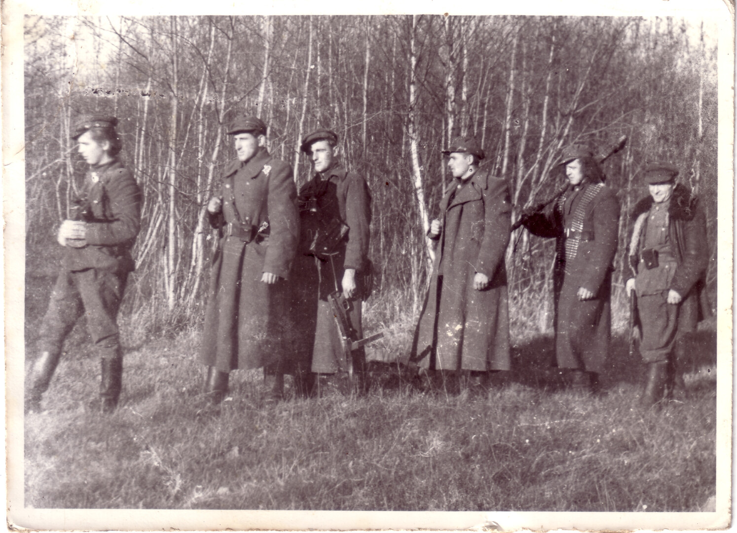 Antrojo pasaulinio karo frontui griaudėjant į Vakarus ir Lietuvoje prasidėjus antrajai sovietų okupacijai, atėjūnus pasitiko pirmieji ginkluotojo pasipriešinimo dalyviai – jau 1944-aisiais Panevėžio krašte pradėję kurtis partizanų junginiai.